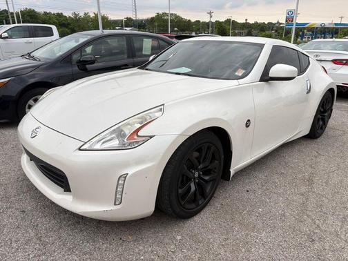 Pearl White 2016 Nissan 370Z Touring