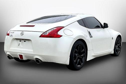 Pearl White 2016 Nissan 370Z Touring