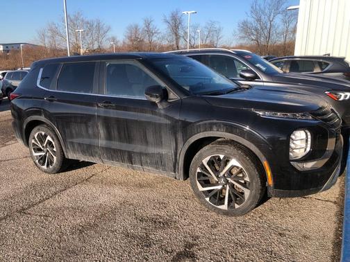 2024 Mitsubishi Outlander SE Black Edition
