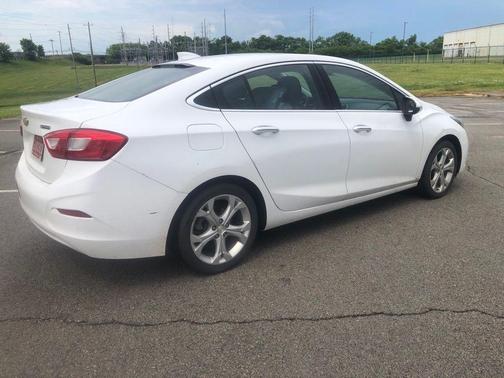 Summit White 2017 Chevrolet Cruze Premier
