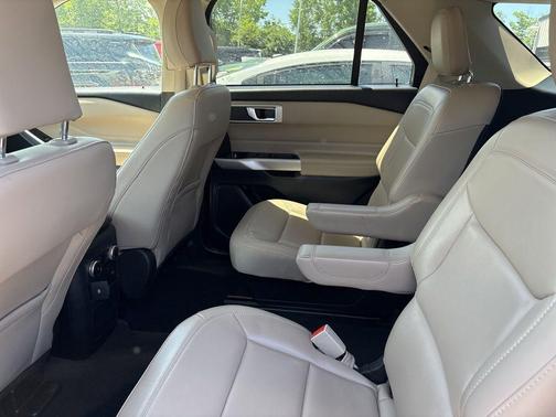 Blue Metallic 2022 Ford Explorer XLT