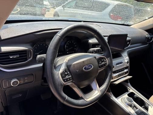 Blue Metallic 2022 Ford Explorer XLT