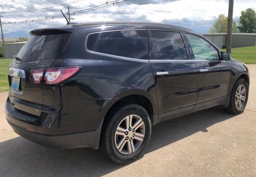 Mosaic Black Metallic 2017 Chevrolet Traverse 1LT