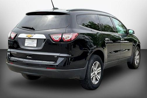 Mosaic Black Metallic 2017 Chevrolet Traverse 1LT