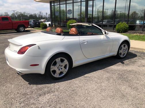 White 2005 Lexus SC 430
