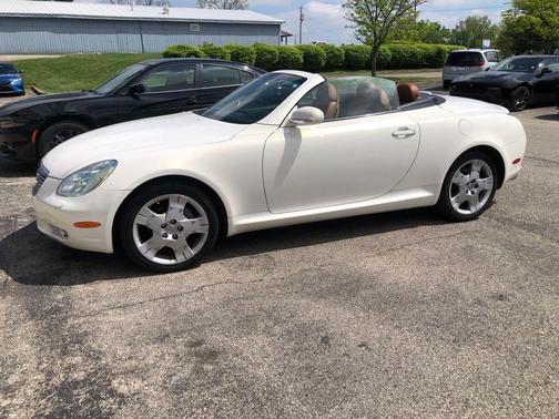 White 2005 Lexus SC 430