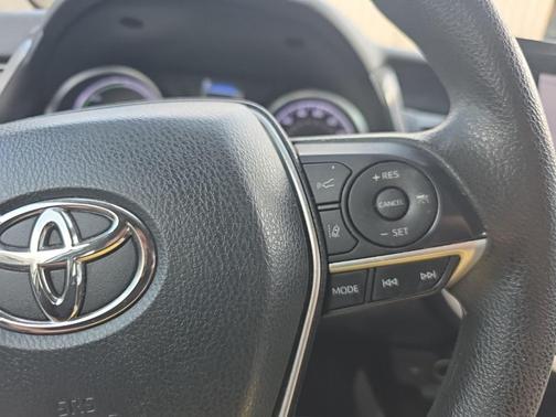 2022 Toyota Camry Hybrid LE