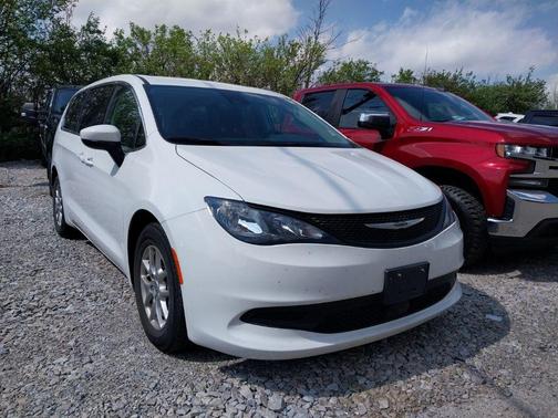 Bright White Clearcoat 2023 Chrysler Voyager LX