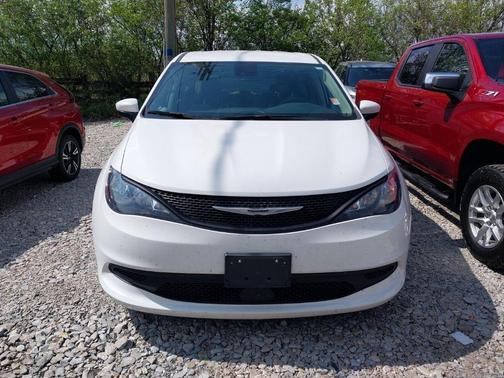 Bright White Clearcoat 2023 Chrysler Voyager LX