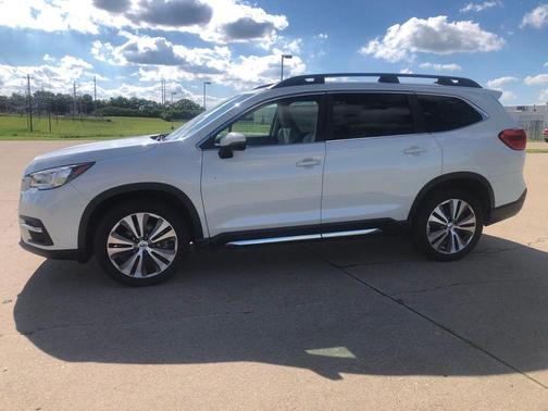 Crystal White Pearl 2022 Subaru Ascent Limited 7-Passenger