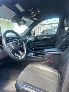 2022 Jeep Grand Cherokee L Laredo