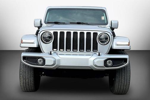 Silver Zynith Clearcoat 2022 Jeep Wrangler Unlimited Sahara
