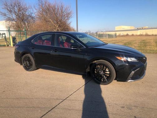 2022 Toyota Camry Hybrid XSE