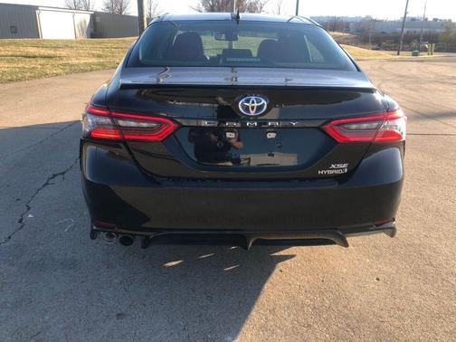2022 Toyota Camry Hybrid XSE