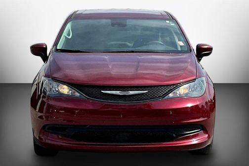 Velvet Red Pearlcoat 2023 Chrysler Voyager LX