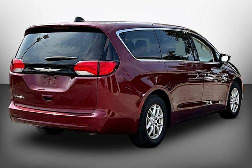 Velvet Red Pearlcoat 2023 Chrysler Voyager LX