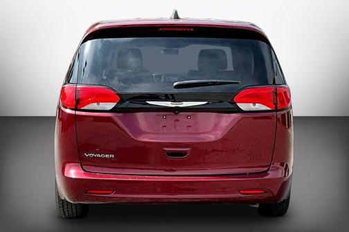 Velvet Red Pearlcoat 2023 Chrysler Voyager LX
