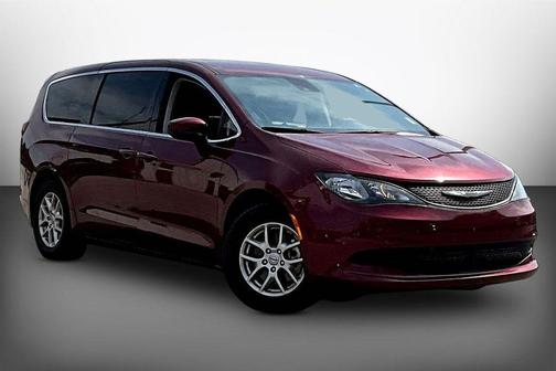 Velvet Red Pearlcoat 2023 Chrysler Voyager LX