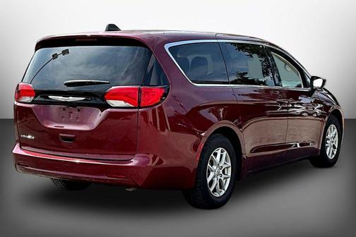 Velvet Red Pearlcoat 2023 Chrysler Voyager LX