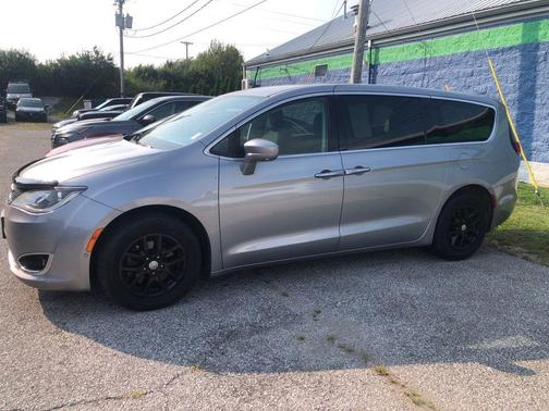 Billet Silver Metallic Clearcoat 2020 Chrysler Pacifica Touring