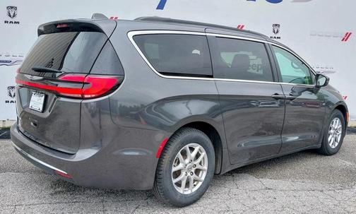 2022 Chrysler Pacifica Touring-L