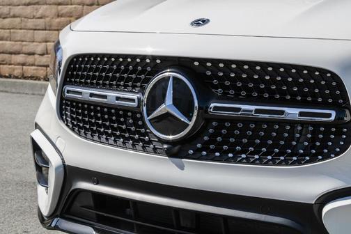 2025 Mercedes-Benz GLB 250 Base