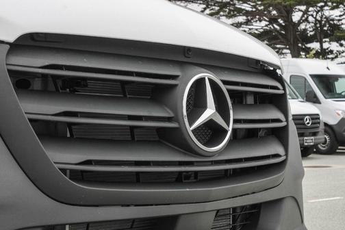 2025 Mercedes-Benz Sprinter 2500 Standard Roof
