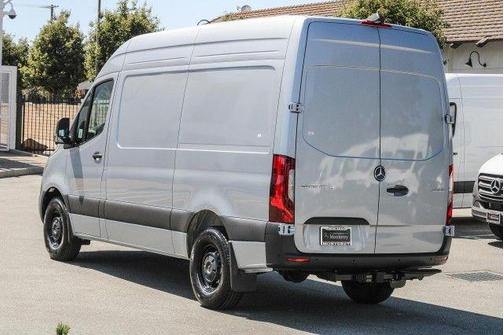 2025 Mercedes-Benz Sprinter 2500 Standard Roof