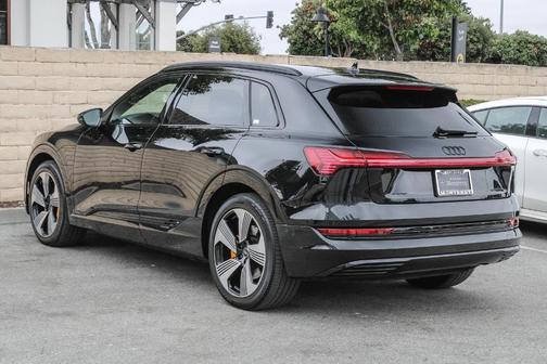 2022 Audi e-tron Premium Plus
