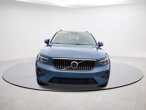 2025 Volvo XC40 B5 Plus Bright Theme