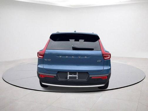 2025 Volvo XC40 B5 Plus Bright Theme