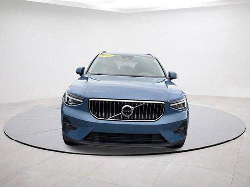 2025 Volvo XC40 B5 Plus Bright Theme
