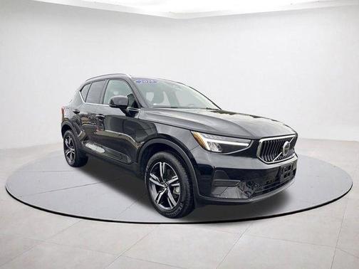 2025 Volvo XC40 B5 Core Bright Theme