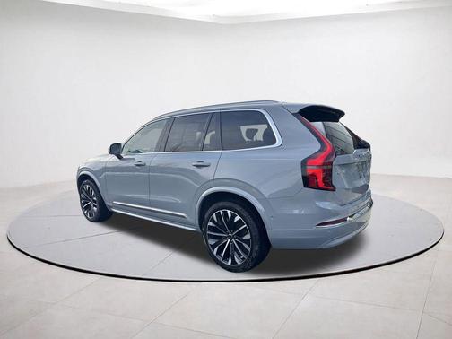 2025 Volvo XC90 B6 Plus 7-Seater