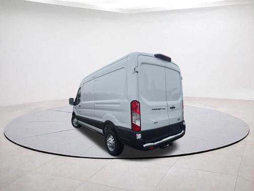 2026 Ford Transit-250 148 WB Medium Roof Cargo