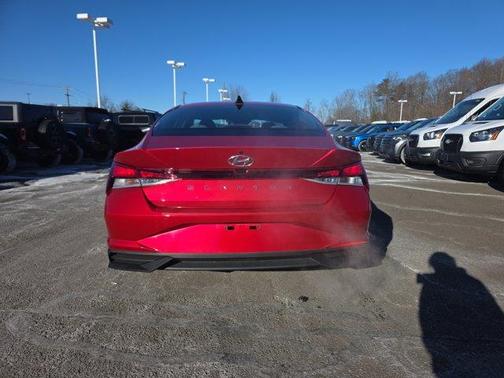 2022 Hyundai ELANTRA SEL