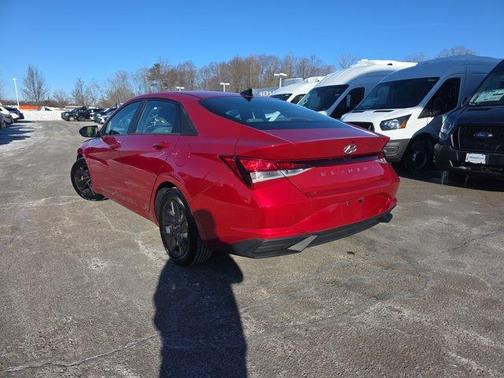 2022 Hyundai ELANTRA SEL
