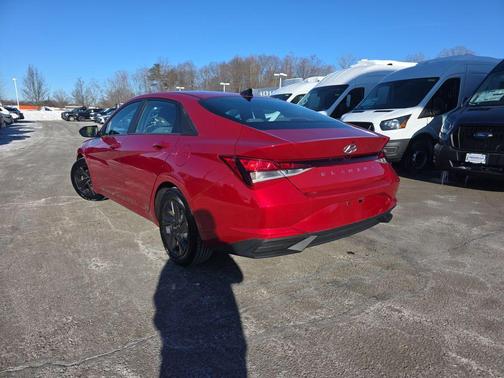2022 Hyundai ELANTRA SEL