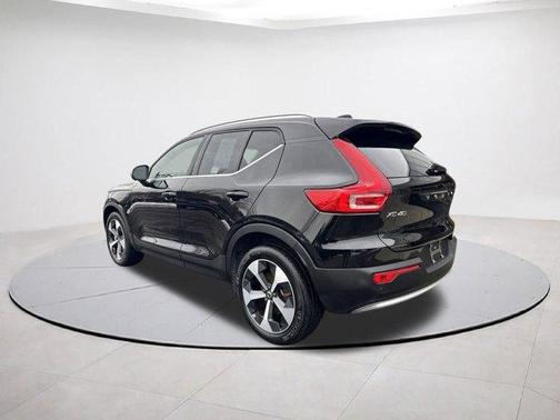 2025 Volvo XC40 B5 Plus Bright Theme