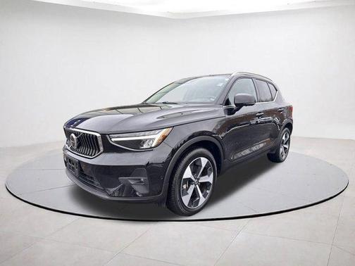 2025 Volvo XC40 B5 Plus Bright Theme