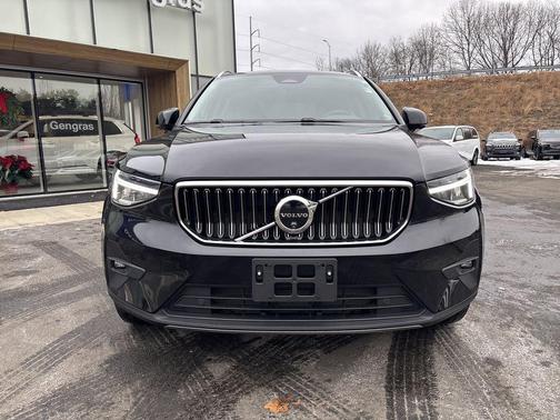 2025 Volvo XC40 B5 Plus Bright Theme