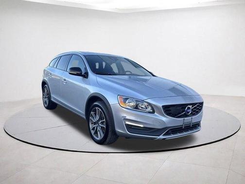 2018 Volvo V60 Cross Country T5
