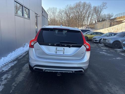2018 Volvo V60 Cross Country T5