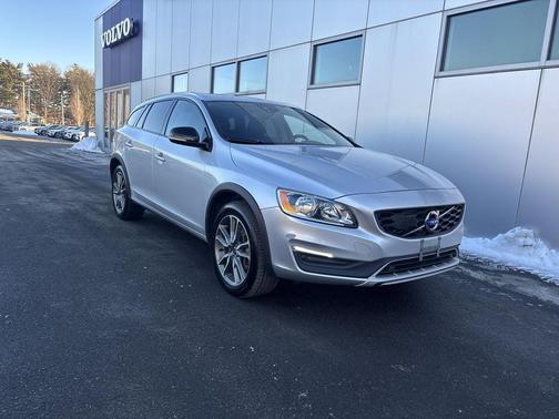 2018 Volvo V60 Cross Country T5