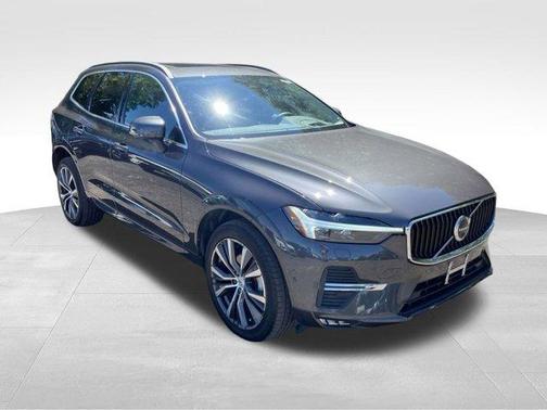 2022 Volvo XC60 B5 Momentum