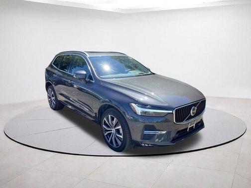 2022 Volvo XC60 B5 Momentum