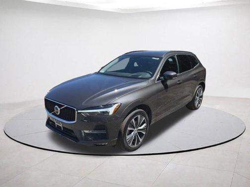 2022 Volvo XC60 B5 Momentum