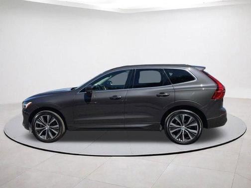 2022 Volvo XC60 B5 Momentum
