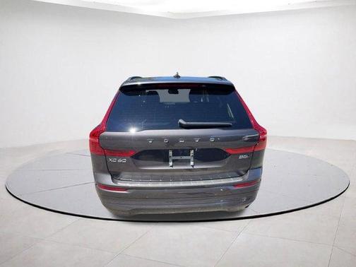 2022 Volvo XC60 B5 Momentum