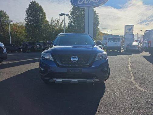 2020 Nissan Pathfinder SL